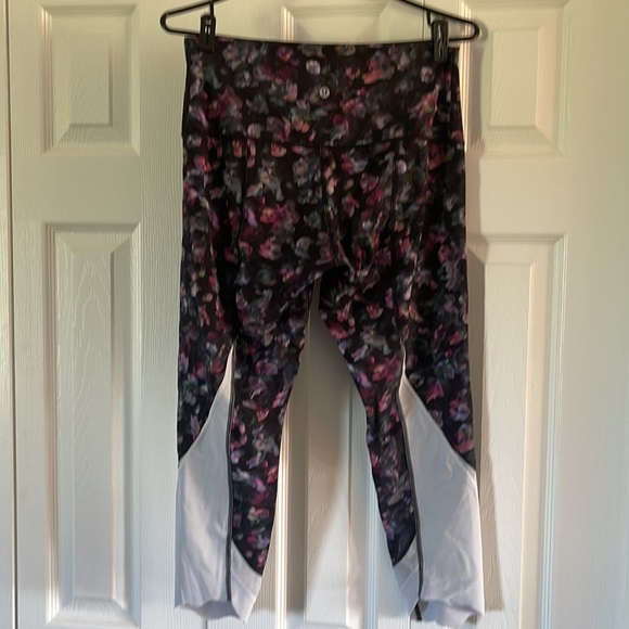 Lululemon Capris 🥰🥰 - Picture 2 of 4